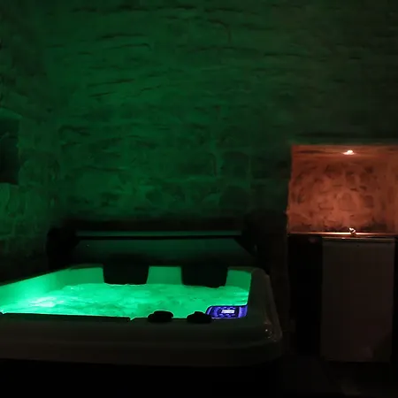Bed & Breakfast Diffuso Dimora Rossi 4*